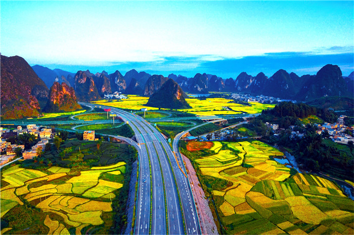 广西，山水画卷里的民族风情画卷