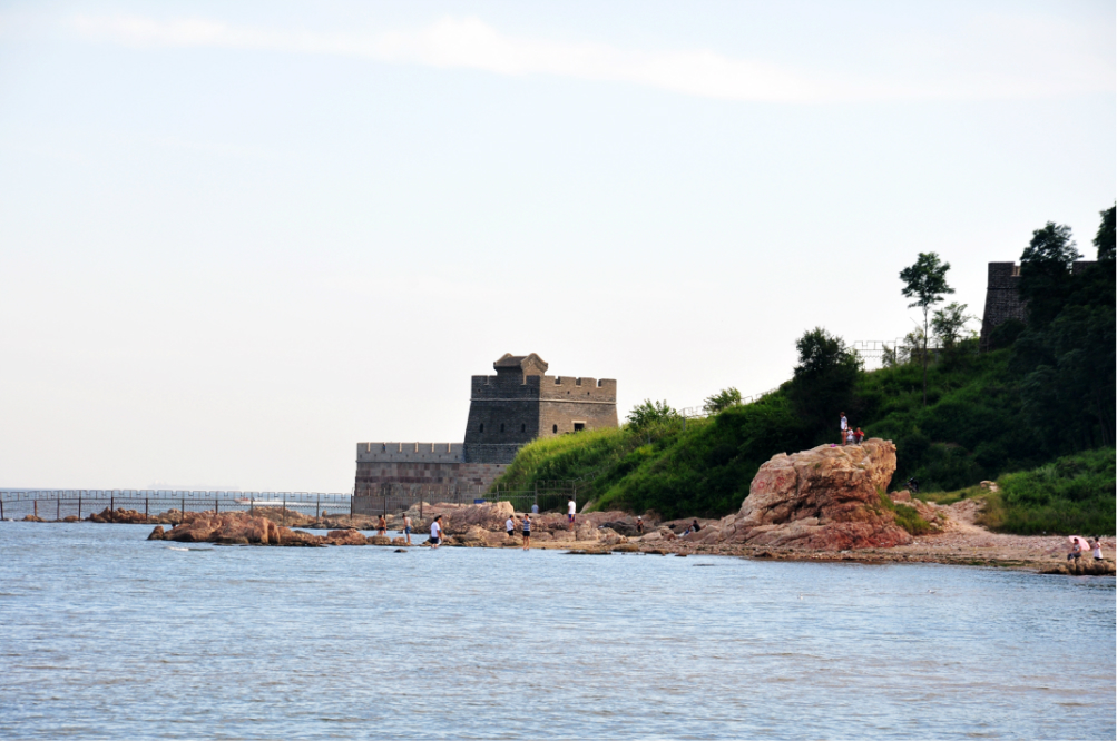 夕阳下的秦皇岛海边风情